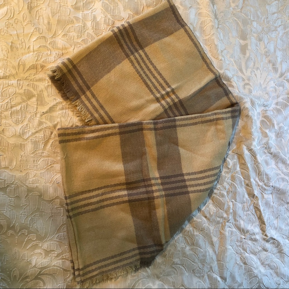 NWOT Le Luxe Camel Scarf
